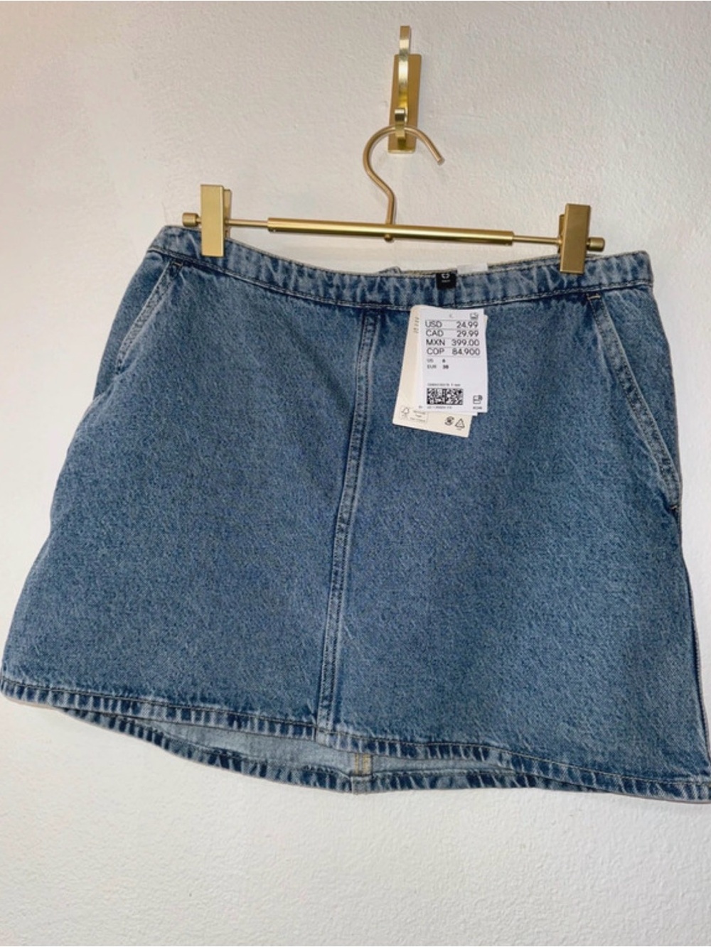 H&M Divided Light Blue Denim Mini Skirt with pockets